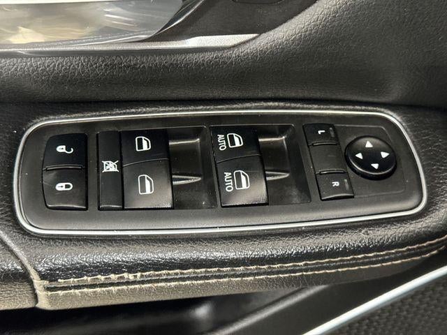 2019 RAM 1500 Laramie Crew Cab 4x4 5'7" Box